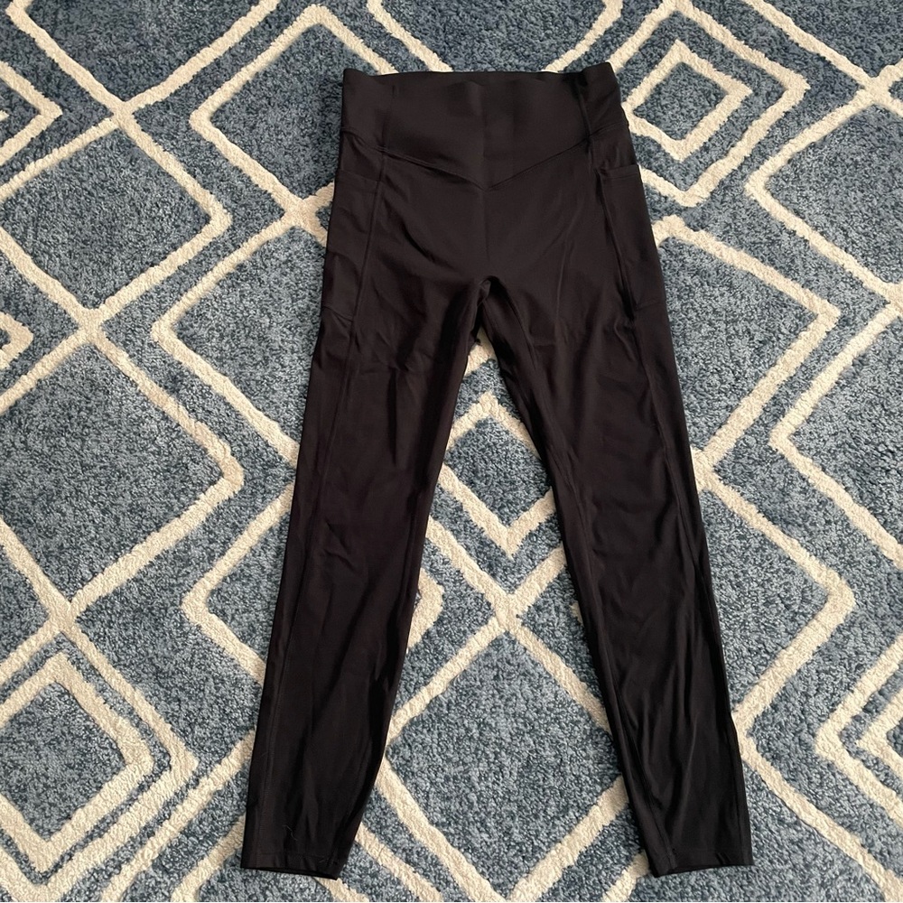Halara SoCinched Butt Lifting Tummy Control Side Pocket 7/8 Leggings Medium
